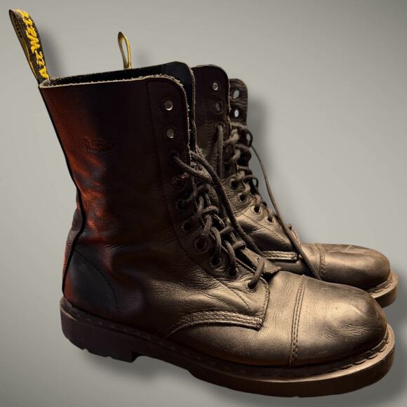 Men's 11 DR. MARTENS Vintage 10 Eye Black Leather Boots Excellent Condition - Picture 1 of 12